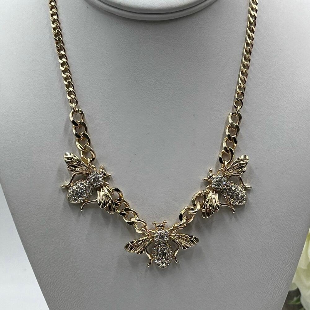 Lilly Pulitzer beeutiful Gold Metallic Crystal Pave Bumble Bee Necklace New